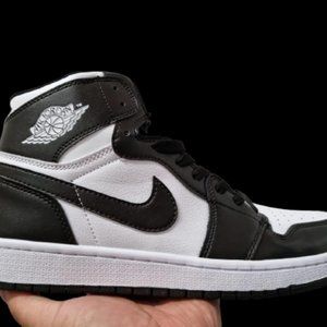 Women Size 8.5 White/Black AJ1